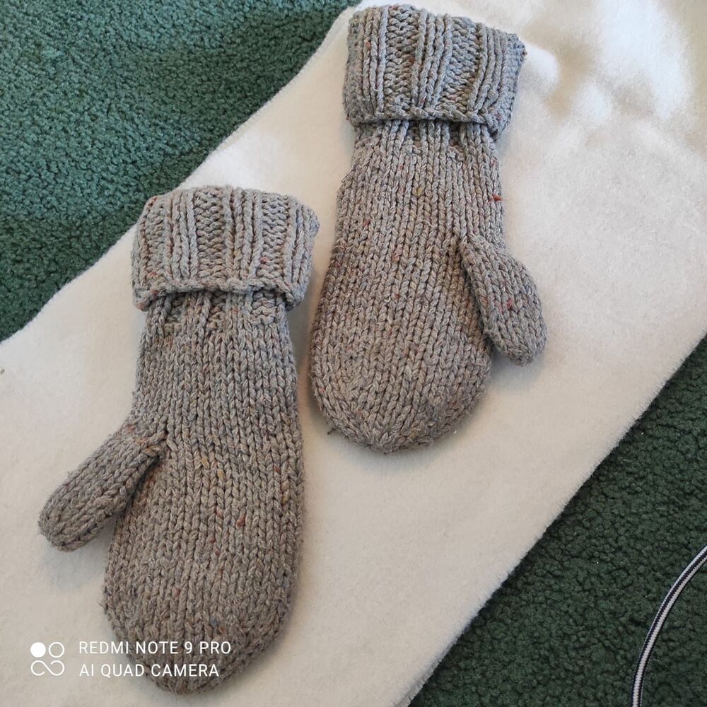 GAP Hand Knit Cable Mittens Women S/M Heather Gray Wool Blend Winter Gloves - Picture 10 of 13